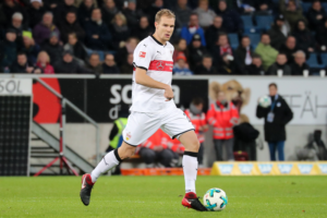 VfB Stuttgart: Auslands-Angebote für Badstuber und Pavard?
