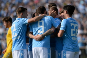 Spieler des TSV 1860 München mit Torjubel